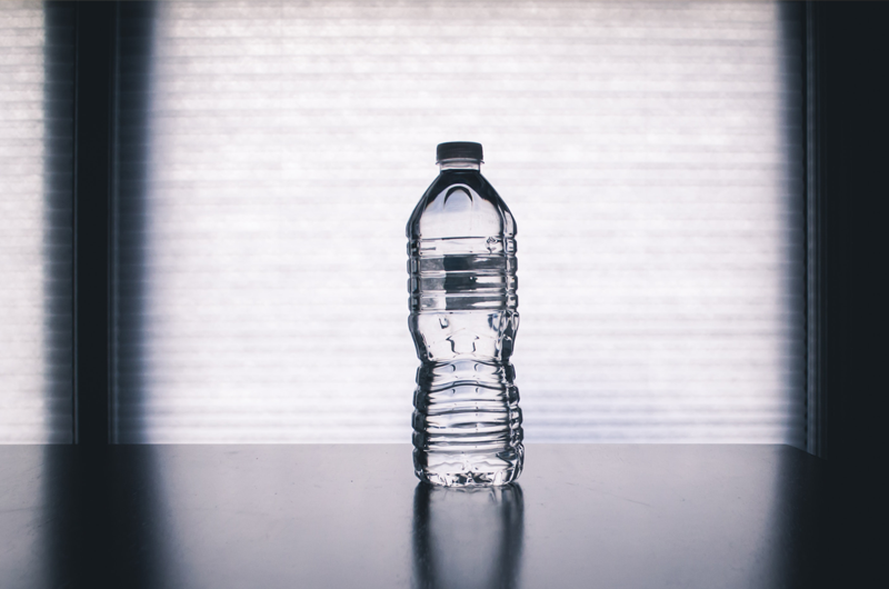 inquinamento bottiglie di plastica monouso